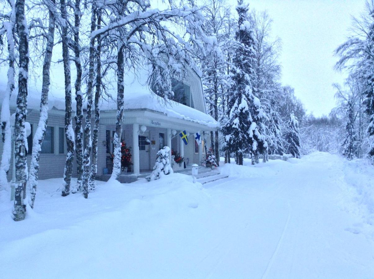 Hotelli Kultainen Joutsen Kuusamo Exterior foto