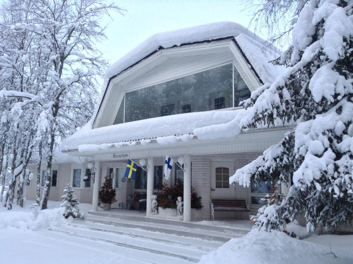 Hotelli Kultainen Joutsen Kuusamo Exterior foto